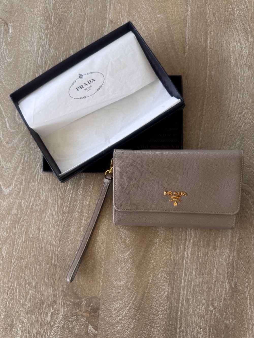 Authentic Prada Argilla Saffiano Leather Wristlet Wallet Clutch Taupe